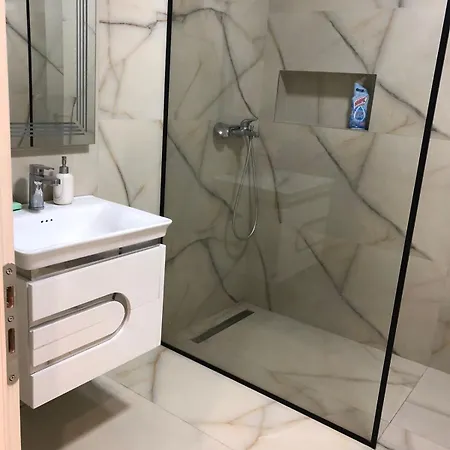 Tirana Apartment * 地拉那